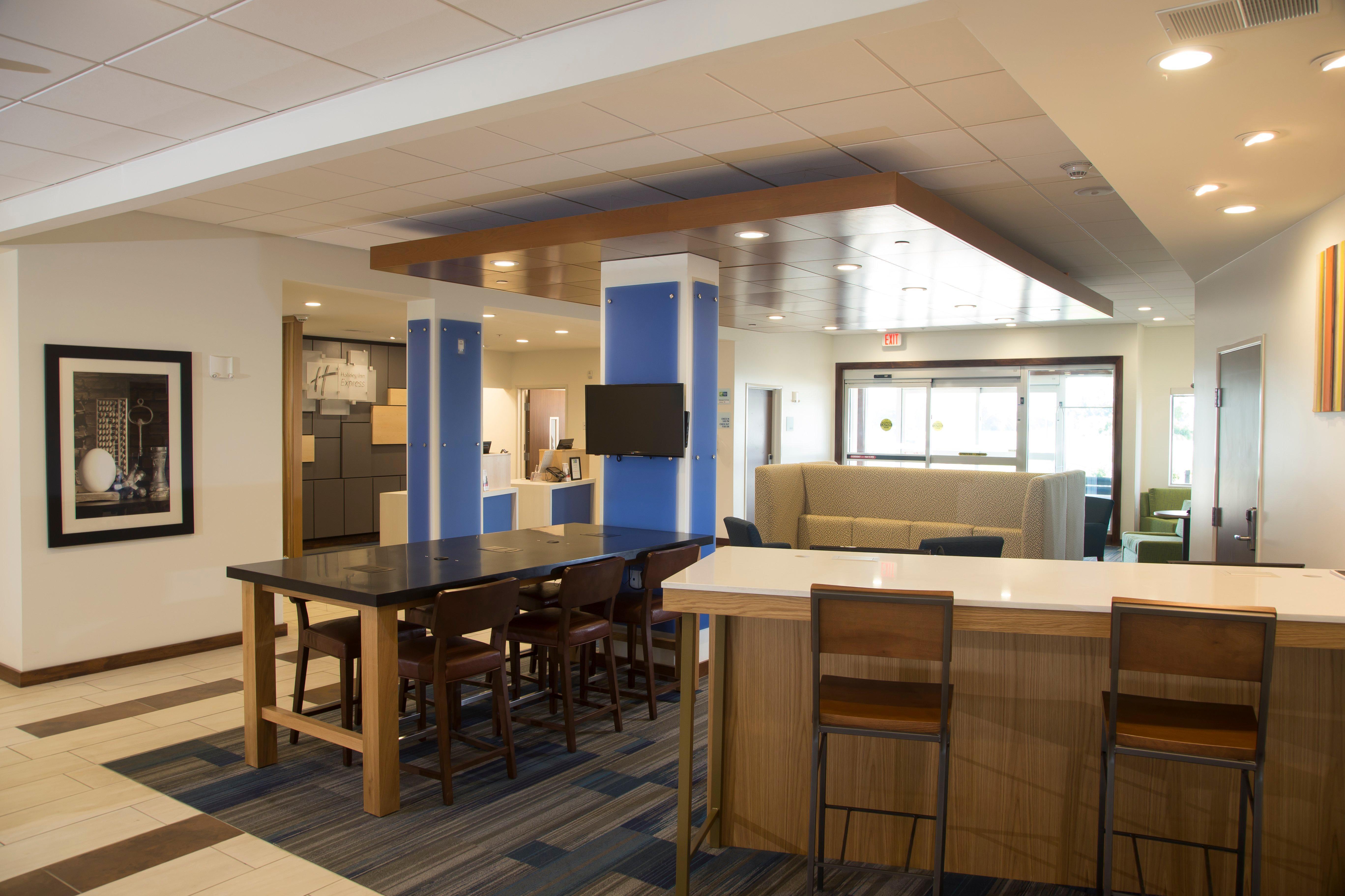 Holiday Inn Express & Suites Monroe By Ihg Exterior photo